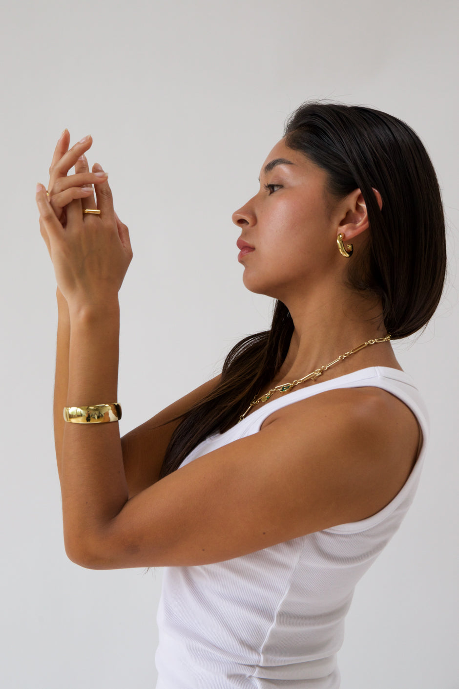 MIKA GOLD BANGLE – mara soho jewelry